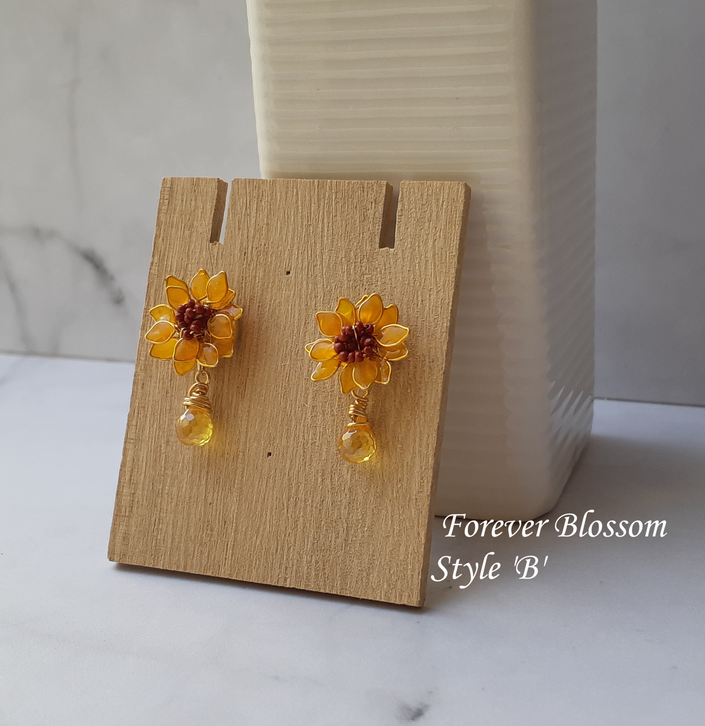 Sunflower stud earrings cute, minimalist